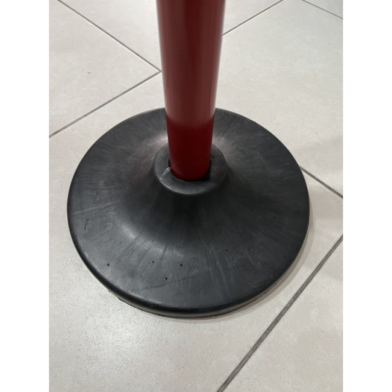 Вешалка для пальто на пьедестале